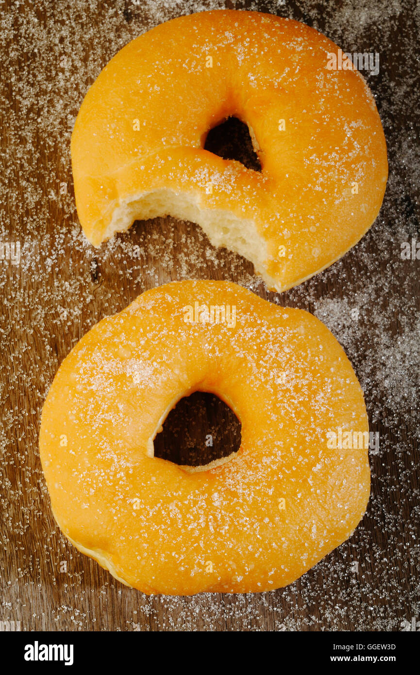 Donuts auf hölzernen Hintergrund Stockfoto
