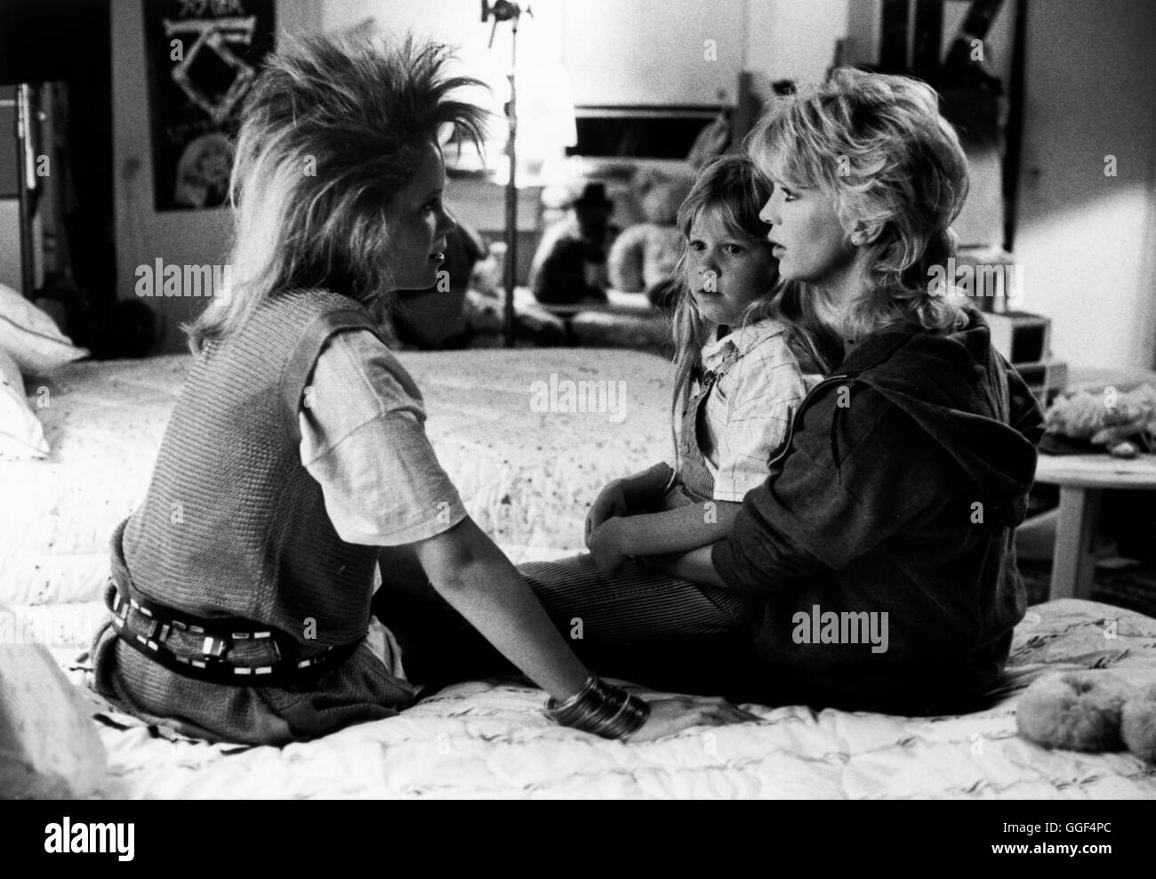 AMERICAN WILDCATS / Wildcats USA 1986 / Michael Ritchie Alice (ROBYN LEBHAFT) Und Marian (BRANDY GOLD), die Töchter von Molly (GOLDIE HAWN). Regie: Michael Ritchie aka. Wildkatzen Stockfoto