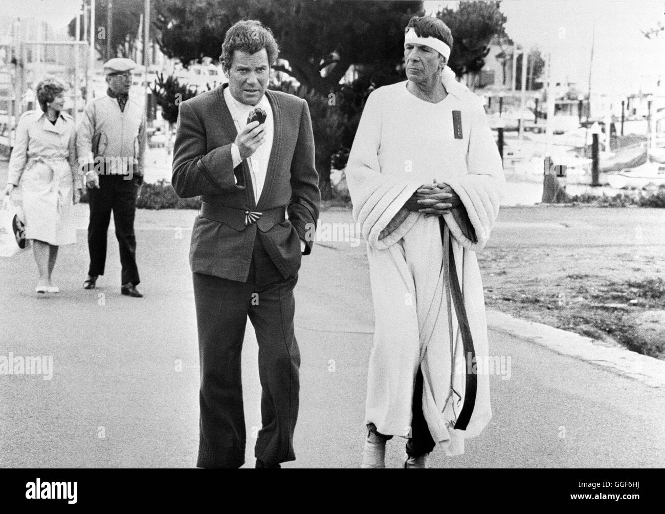 STAR TREK IV - ZURÜCK IN DIE GEGENWART / Star Trek IV - The Voyage Home USA 1986 / Leonard Nimoy WILLIAM SHATNER (Captain Kirk), LEONARD NIMOY (Spock) in "Star Trek IV - Zurück in Die Gegenwart", 1986. / Regie: Leonard Nimoy Alias. Star Trek IV - The Voyage Home Stockfoto