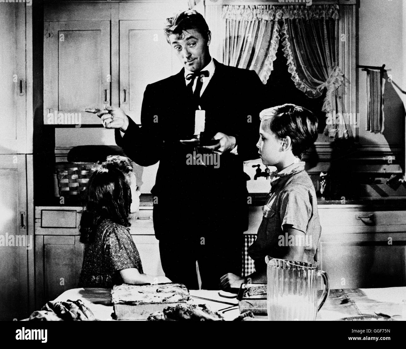 STERBEN, NACHT DES JÄGERS / The Night Hunter USA 1955 / Charles Laughton SALLY JANE BRUCE (Pearl), ROBERT MITCHUM (Harry Powell), BILLY CHAPIN (John)-Regie: Charles Laughton aka. Die Nacht des Jägers Stockfoto