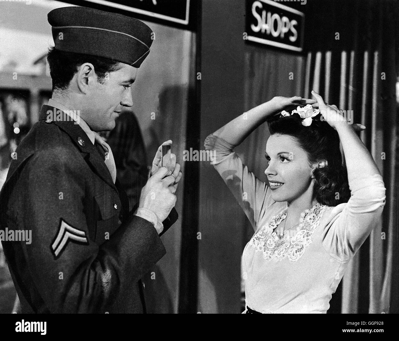 URLAUB FÜR DIE LIEBE / die Uhr USA 1945 / Vincente Minelli ROBERT WALKER (Joe Allen), JUDY GARLAND (Alice Mayberry) in "Urlaub Für Die Liebe", 1945. Regie: Vincente Minelli aka. Die Uhr Stockfoto