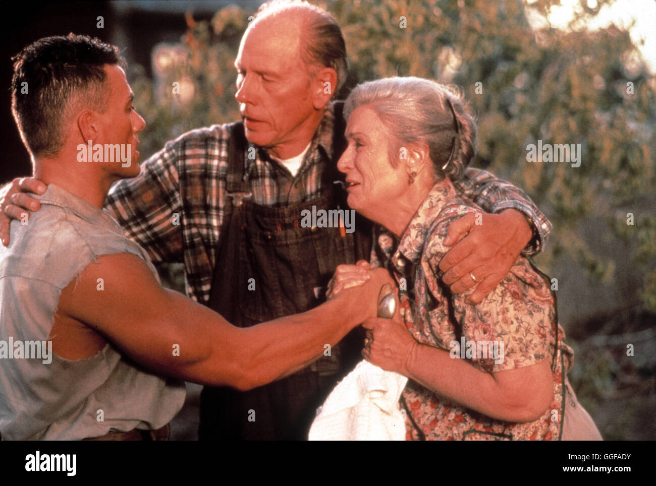 UNIVERSAL SOLDIER / Universal Soldier USA 1992 / Roland Emmerich JEAN CLAUDE VAN DAMME (Luc Deveraux), RANCE HOWARD, LILYAN CHAUVIN (Eltern Deveraux) Regie: Roland Emmerich aka. Universal Soldier Stockfoto