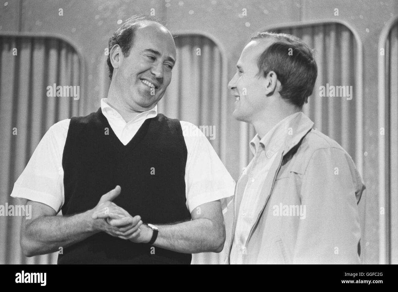 Tom erstickt und Carl Reiner auf der Smothers Brothers Comedy Hour, Proben für Episode 5, die im 5. März 1967 ausgestrahlt. Stockfoto