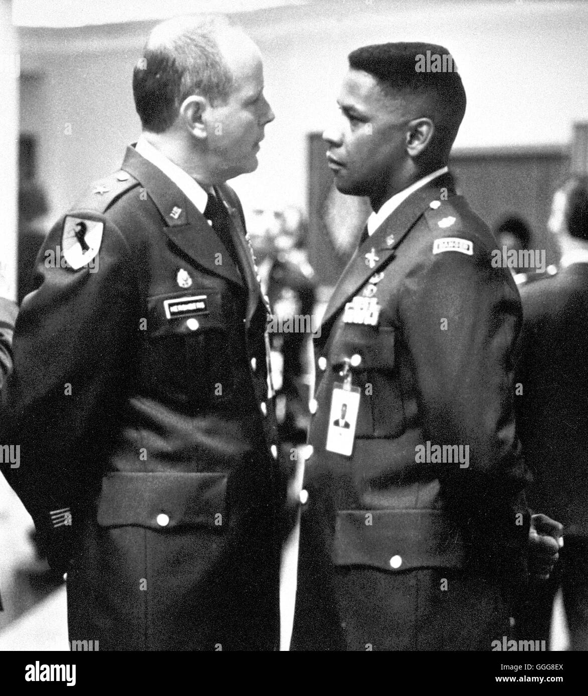 MUT ZUR WAHRHEIT / Mut unter Feuer USA 1996 / Edward Zwick General Hershberg (MICHAEL MORIARTY), Nathaniel Serling (DENZEL WASHINGTON)-Regie: Edward Zwick aka. Courage Under Fire Stockfoto