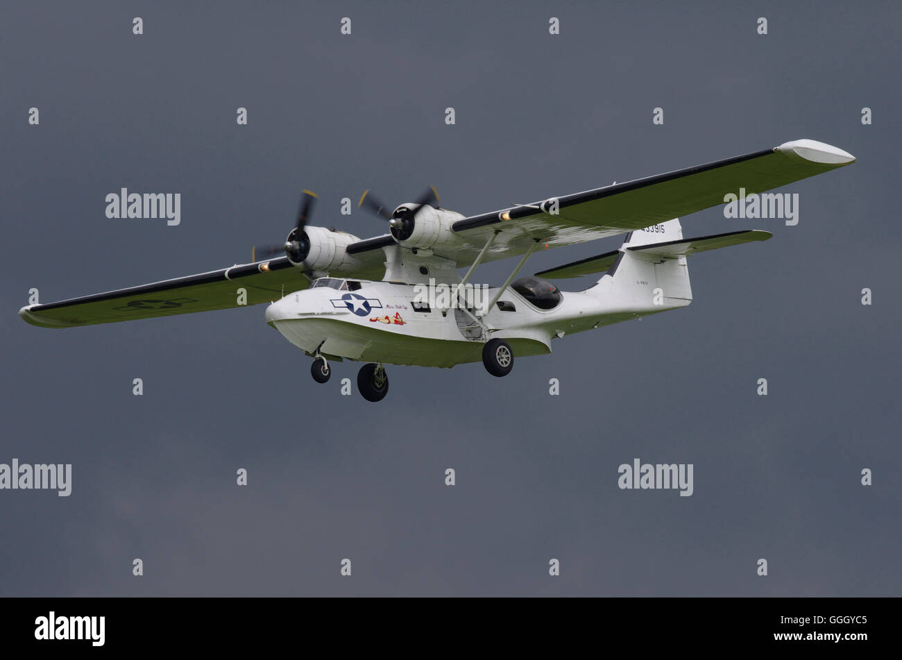 PBY-5 A Catalina G-PBYA, fliegen bei Old Warden Stockfoto