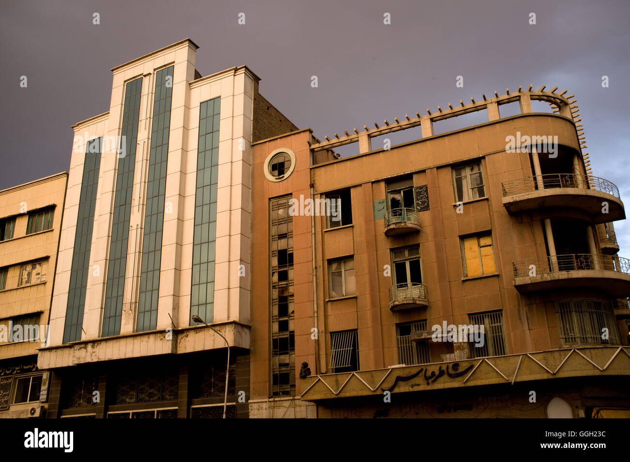Gebäudefassaden in Teheran, Iran. Jordi Boixareu © Stockfoto