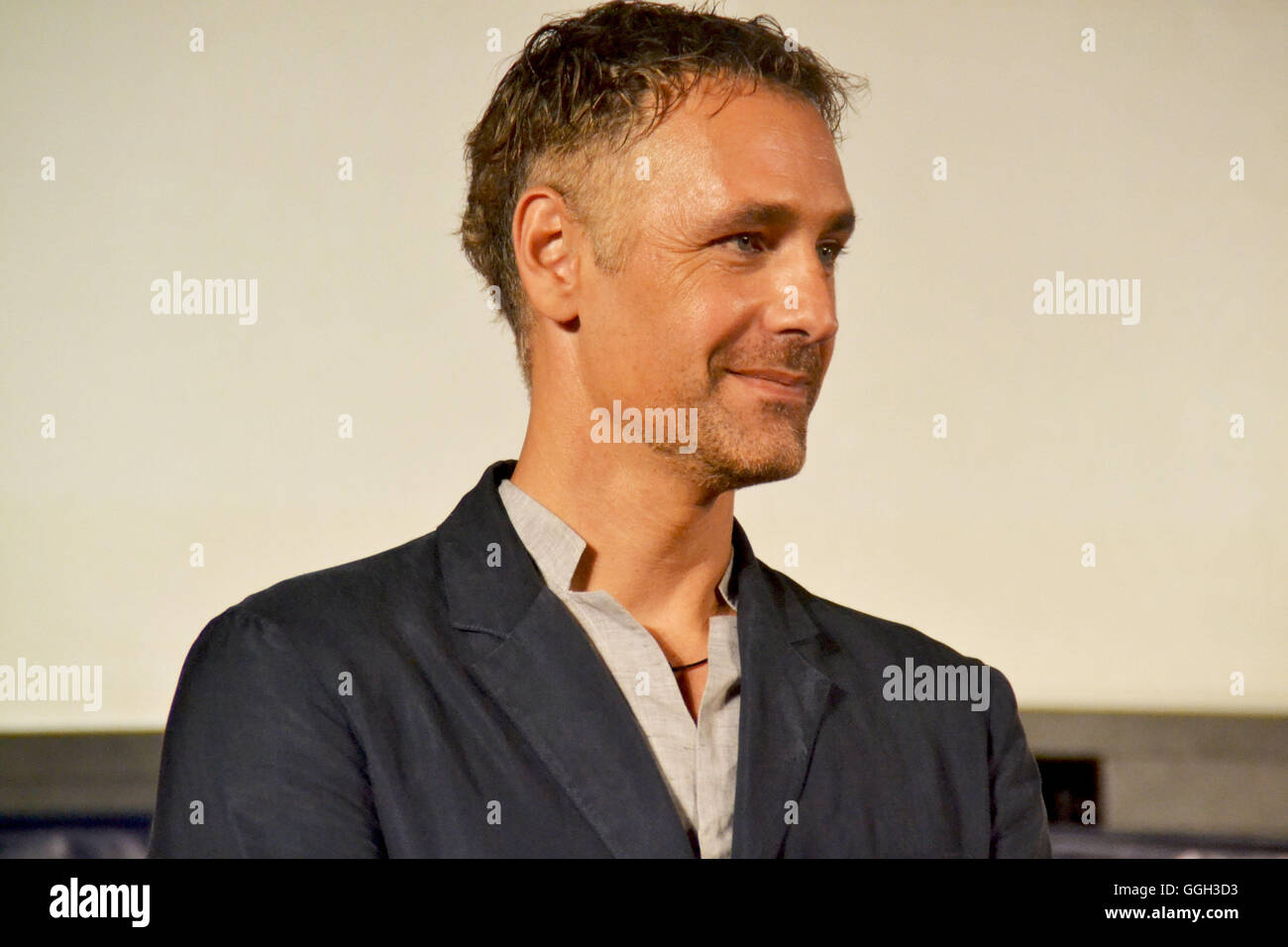 Pompeji, Italien. 5. August 2016. Der italienische Schauspieler Raoul Bova erhielt den italienischen Filmpreis im Rahmen einer Feierstunde, die im Einkaufszentrum 'La Cartiera' stattfand in Pompeji (Neapel). Im Frühjahr 2016 war Raoul Star und Produzent von der TV Serie "freundliches Feuer TF45 - Helden der Liebe", die durch Megan Montaner, Romina Mondello Andrea Sartoretti verbunden ist. Es wird der Star der fünften Miniserie "Ultimo" sein. © Maria Consiglia Izzo/Pacific Press/Alamy Live-Nachrichten Stockfoto