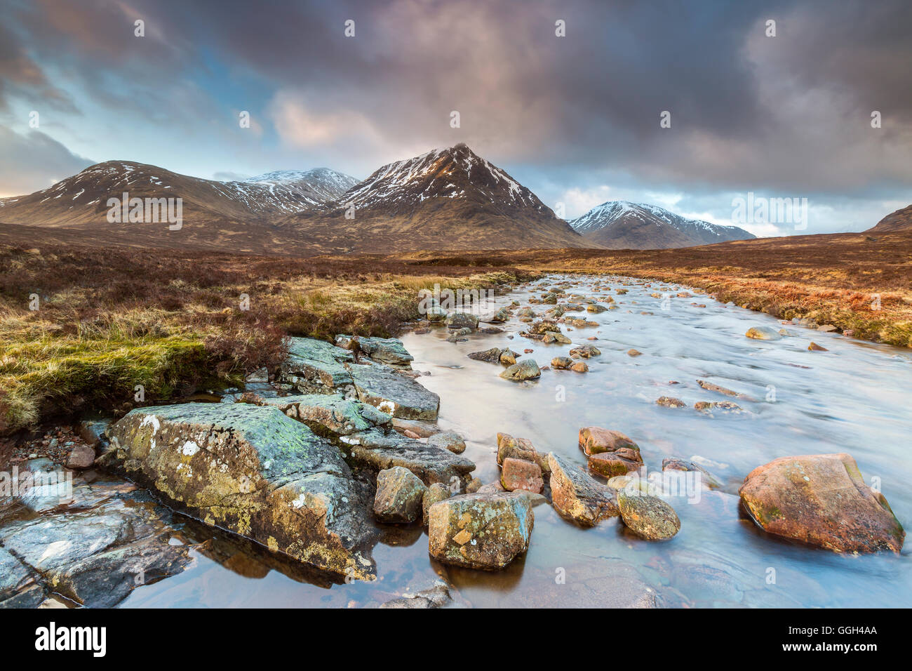 SRON Na Creise & Stob ein ' Ghlais Choire und Fluss Coupall bei Glen Etive, Highlands, Schottland, Vereinigtes Königreich, Europa. Stockfoto