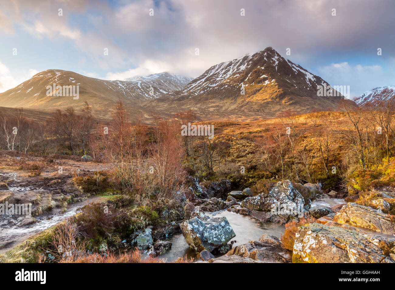 SRON Na Creise & Stob ein ' Ghlais Choire und Fluss Coupall bei Glen Etive, Highlands, Schottland, Vereinigtes Königreich, Europa. Stockfoto