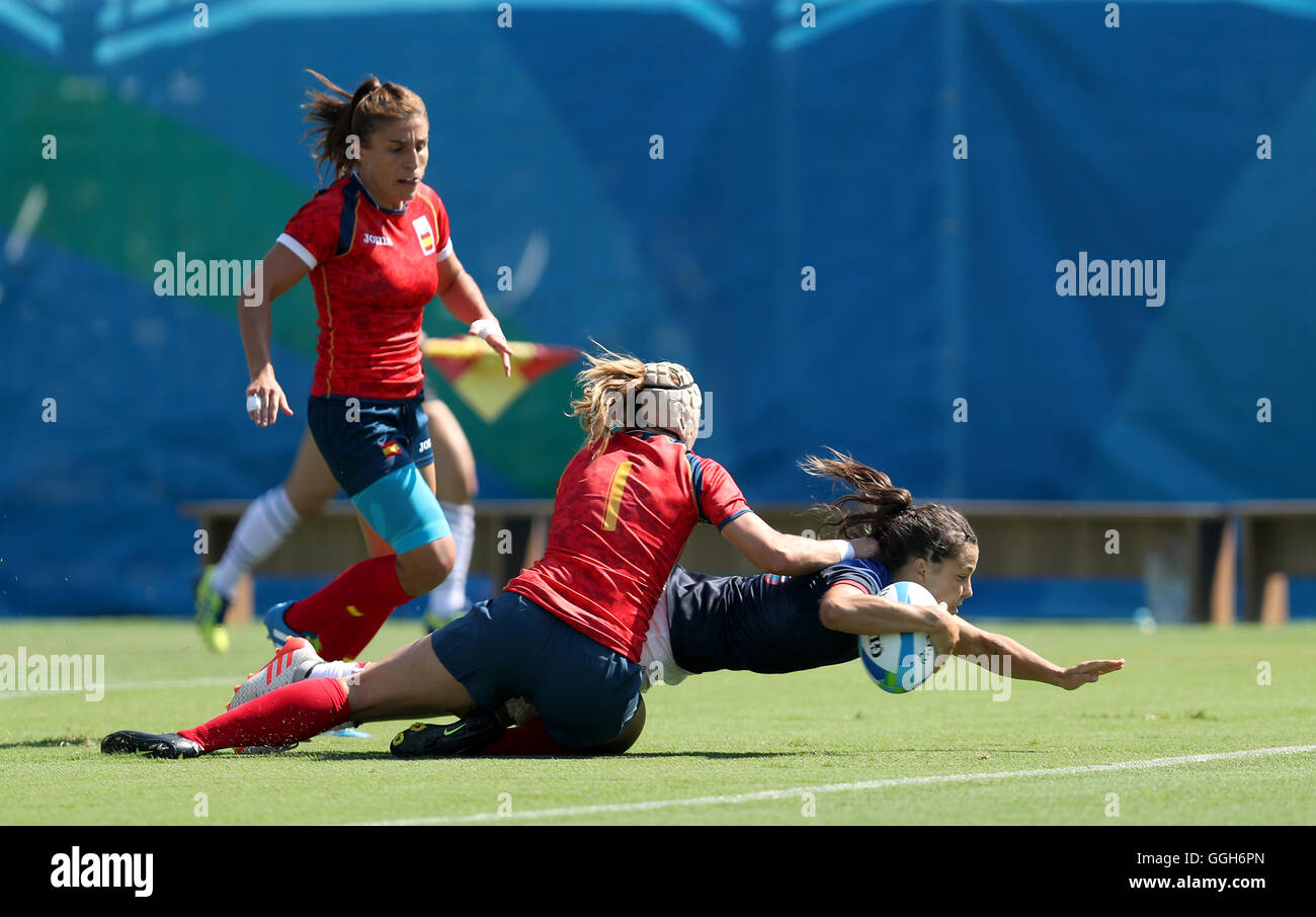 Frankreichs Elodie Guiglion erhält einen Versuch in Frankreich V Spanien Frauen Pool B Spiel im Deodoro Stadion während der Olympischen Spiele 2016 in Rio De Janeiro, Brasilien. Stockfoto