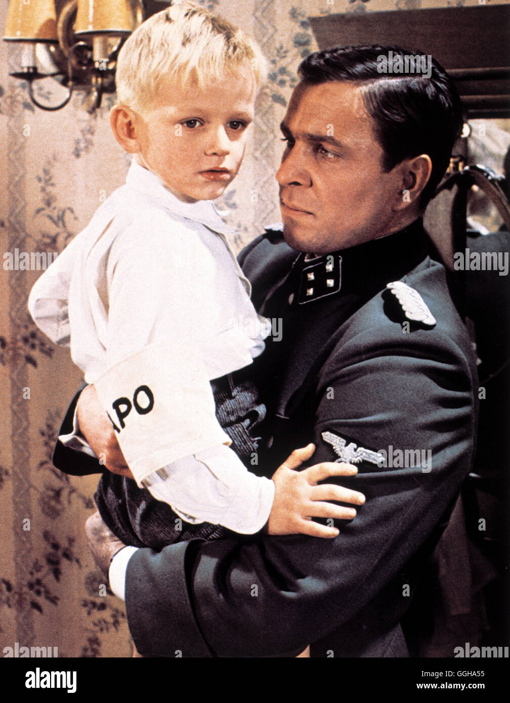 AUS EINEM DEUTSCHEN LEBEN / BRD 1977 / Theodor Kotulla Szene: GÖTZ GEORGE (SS folgten Franz Lang/Rudolf Höß Mit Sohn)-Regie: Theodor Kotulla Stockfoto