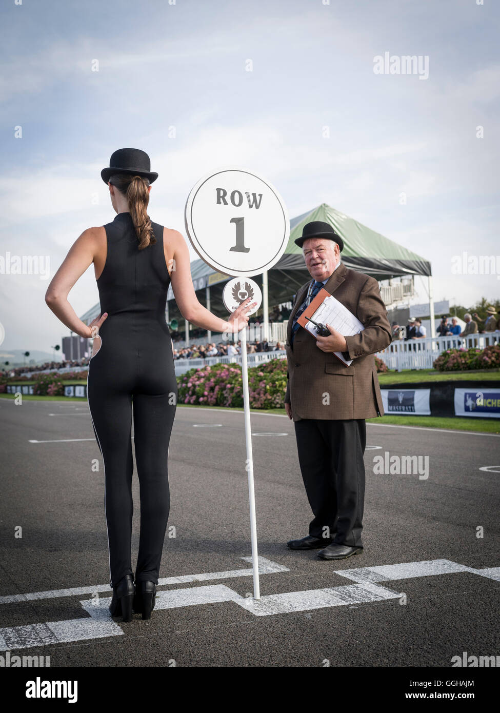 Gridgirl und Kurs Schreiber, Goodwood Revival 2014, Racing Sport, Oldtimer, Goodwood, Chichester, Sussex, England, große Britai Stockfoto