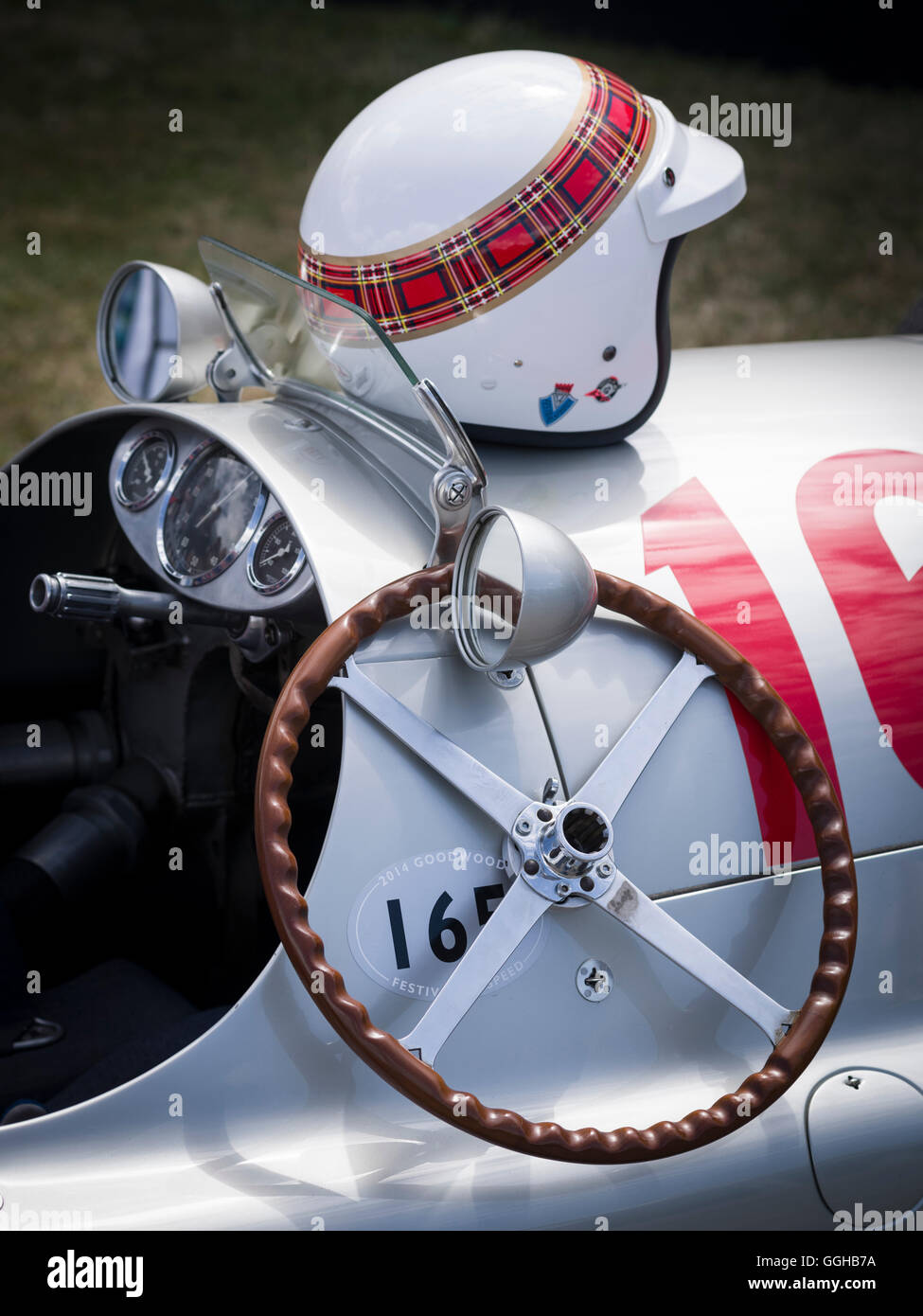 Mercedes W165, Helm von Sir Jackie Stewart, Goodwood Festival of Speed 2014, Rennen, Autorennen, Oldtimer, Chichester, Susse Stockfoto