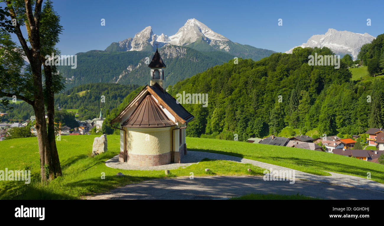 Kapelle am Berchtesgadens, Berchtesgaden, Watzmann im Hintergrund, Berchtesgadener Land, Bayern, Deutschland Stockfoto