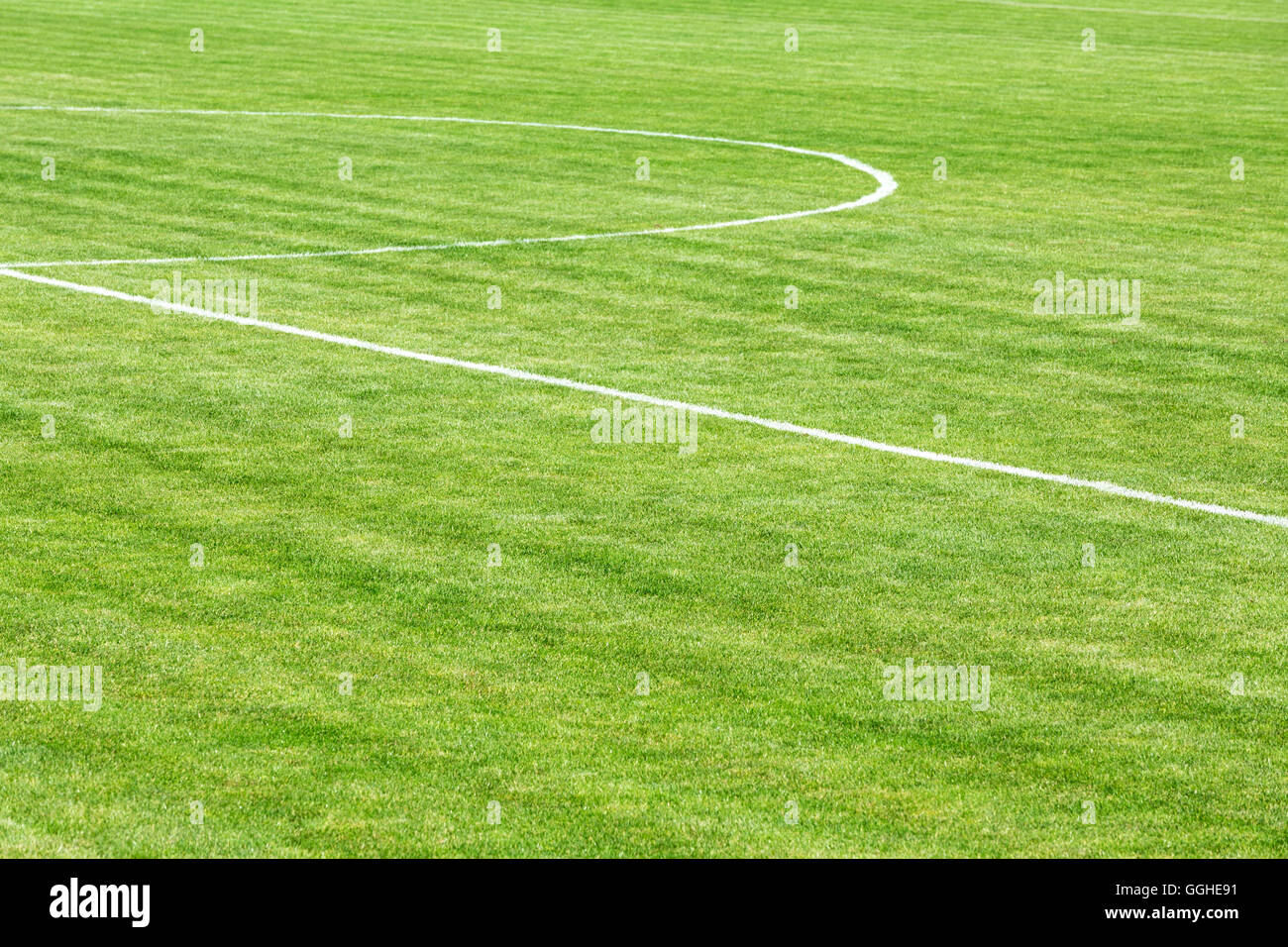 Fußballplatz mit Mittellinie Stockfoto