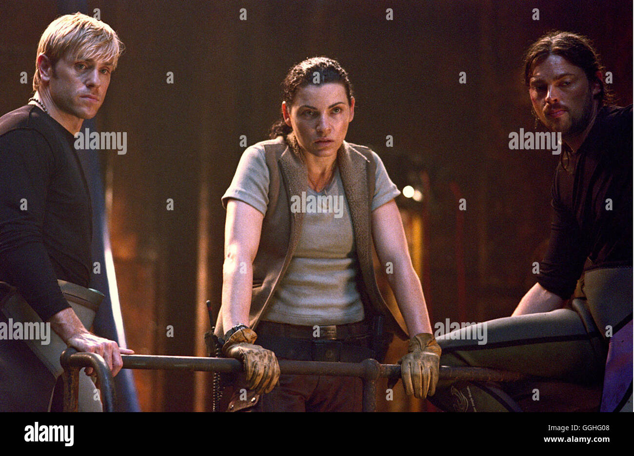 GHOST SHIP / Ghost Ship USA 2002 / Steve Beck Dodge (RON ELDARD), Epps (JULIANNA MARGULIES), Munder (KARL URBAN)-Regie: Steve Beck aka. Ghost Ship Stockfoto