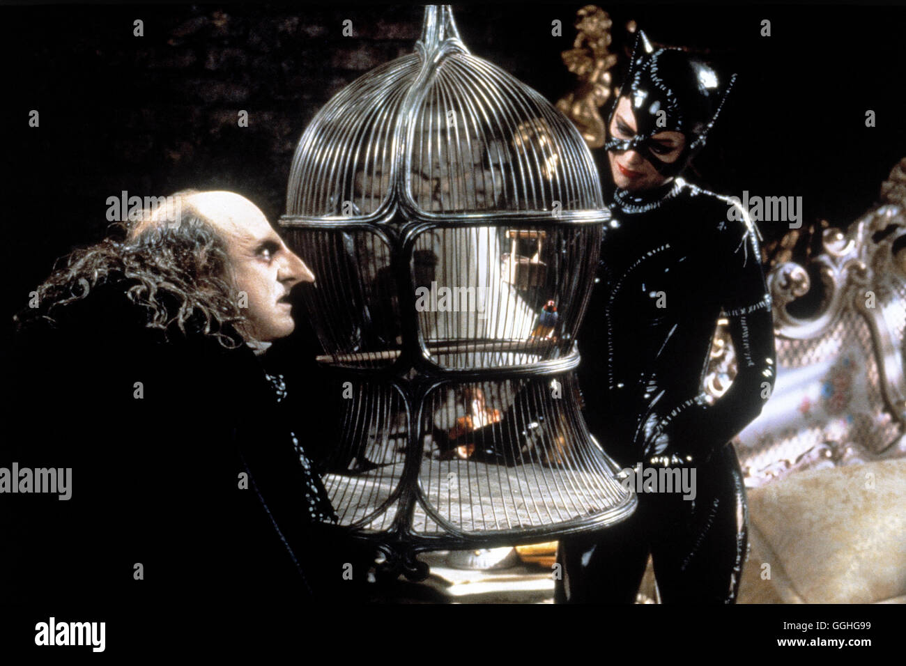 BATMANS RÜCKKEHR / Batman kehrt USA 1992 / Tim Burton DANNY DE VITO, MICHELLE PFEIFFER (Catwoman, Selina) Regie: Tim Burton aka. Batman Returns Stockfoto