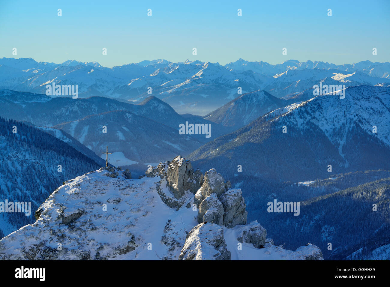 Blick über die Berglandschaft, Zillertaler Alpen, Wendelstein, Mangfall Berge, Bayerische Voralpen, Oberbayern, Deutschland Stockfoto