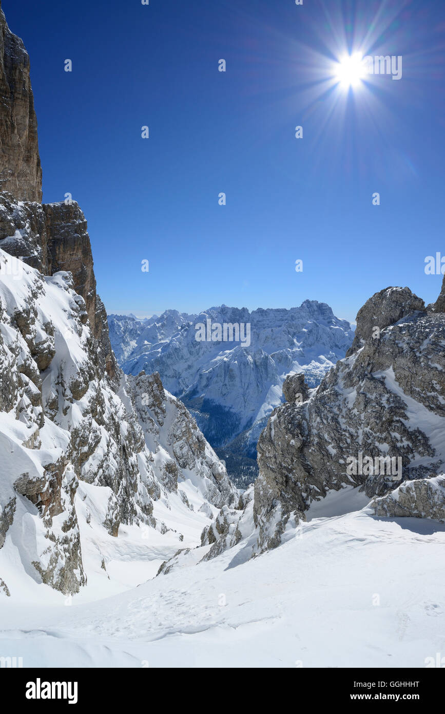 Piz Popena, Sorapiss und Monte Cristallo im Hintergrund, Cristallo wind Gap, Dolomiten, Belluno, Veneto, Italien Stockfoto