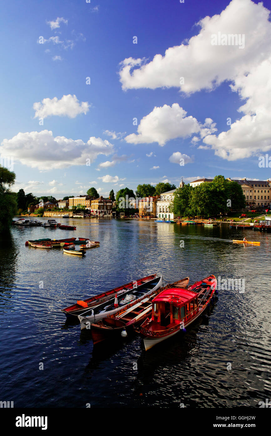 Themse und Waterfront, entworfen von Quinian Terry, Richmond upon Thames, Surrey, England, Vereinigtes Königreich Stockfoto