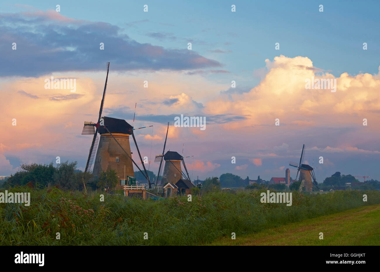 Alte Windmühlen von Kinderdijk, Provinz Nordbrabant, Süd-Holland, Niederlande, Europe Stockfoto