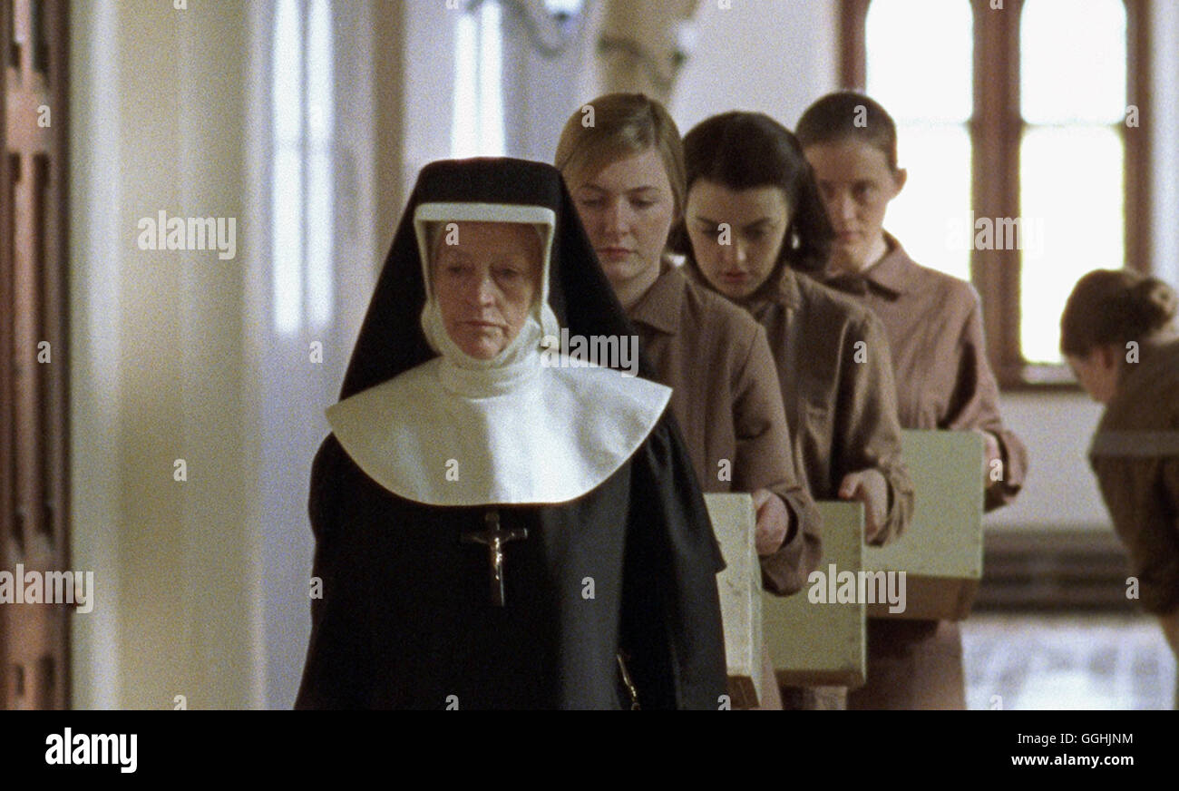 STERBEN, UNBARMHERZIGEN SCHWESTERN / The Magdalene Sisters UK/IRL 2002 / Peter Mullan Szene Mit Schwester Bridget (GERALDINE McEWAN). Regie: Peter Mullan aka. Die unbarmherzigen Schwestern Stockfoto