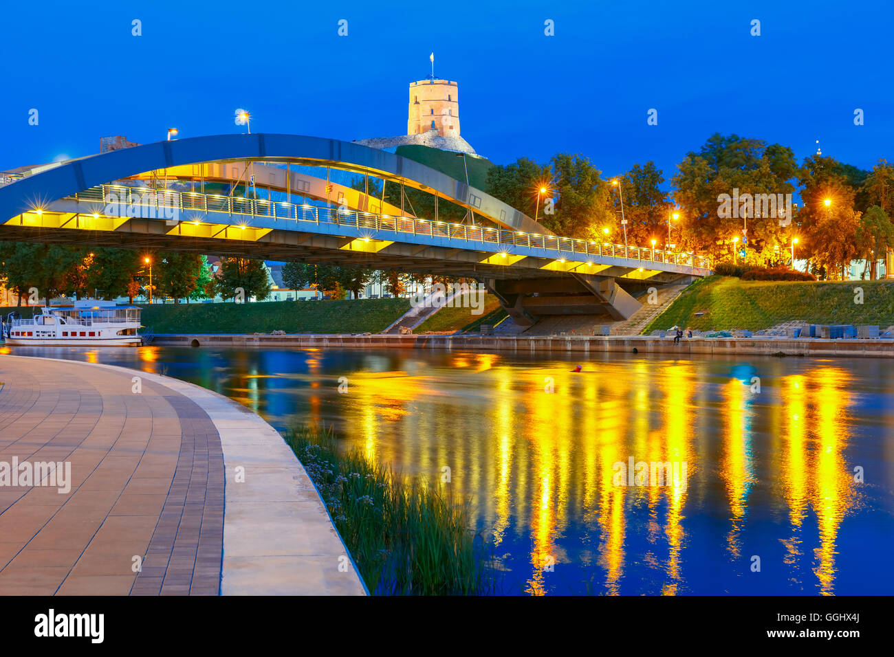 Gediminas-Turm und Mindaugas Brücke, Vilnius Stockfoto