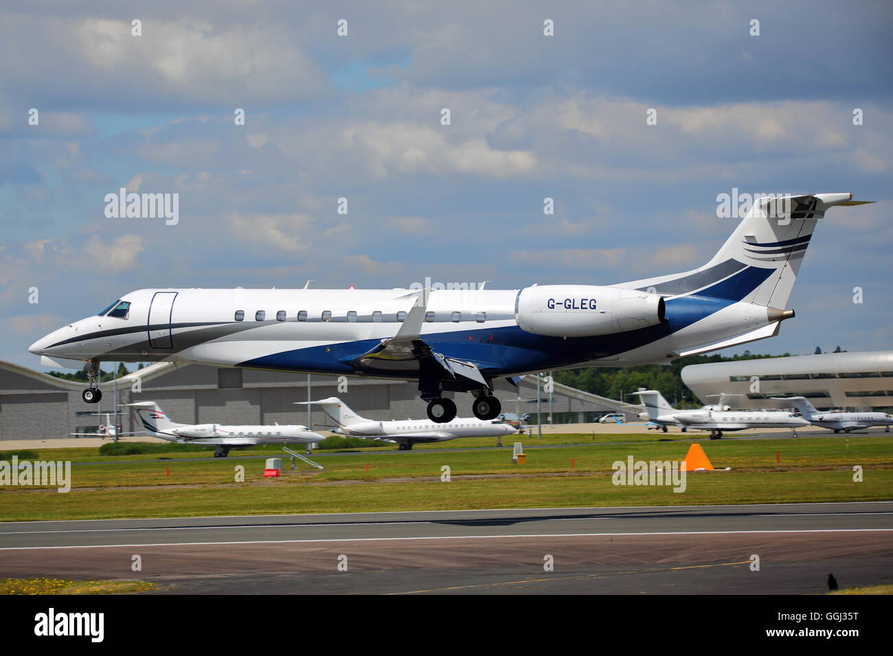 London Executive Aviation Embraer EMB-135BJ Legacy 650 G-GLEG in Farnborough International Airshow 2016 Stockfoto