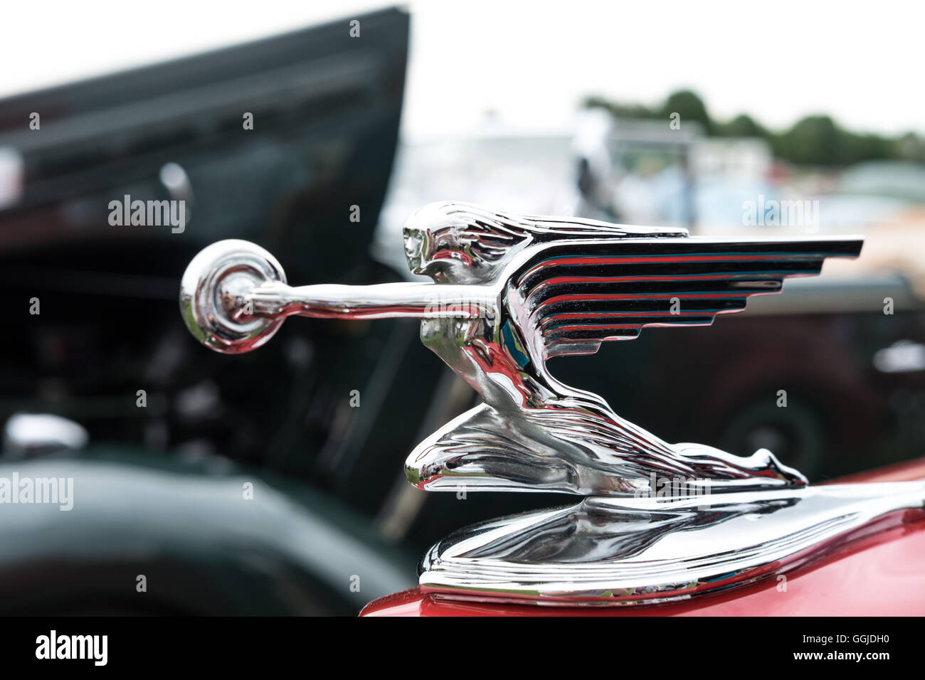 Aufwändige Chromverzierung an einem amerikanischen Oldtimer, der auf der Ripon Classic Car Show in Großbritannien gedreht wurde Stockfoto