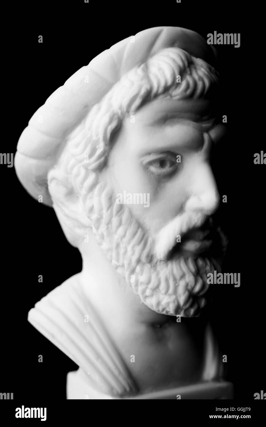 Pythagoras von Samos, war eine wichtige griechische Philosoph, Mathematiker, Geometer und Musik-Theoretiker.  Weisse Marmorbüste. Stockfoto