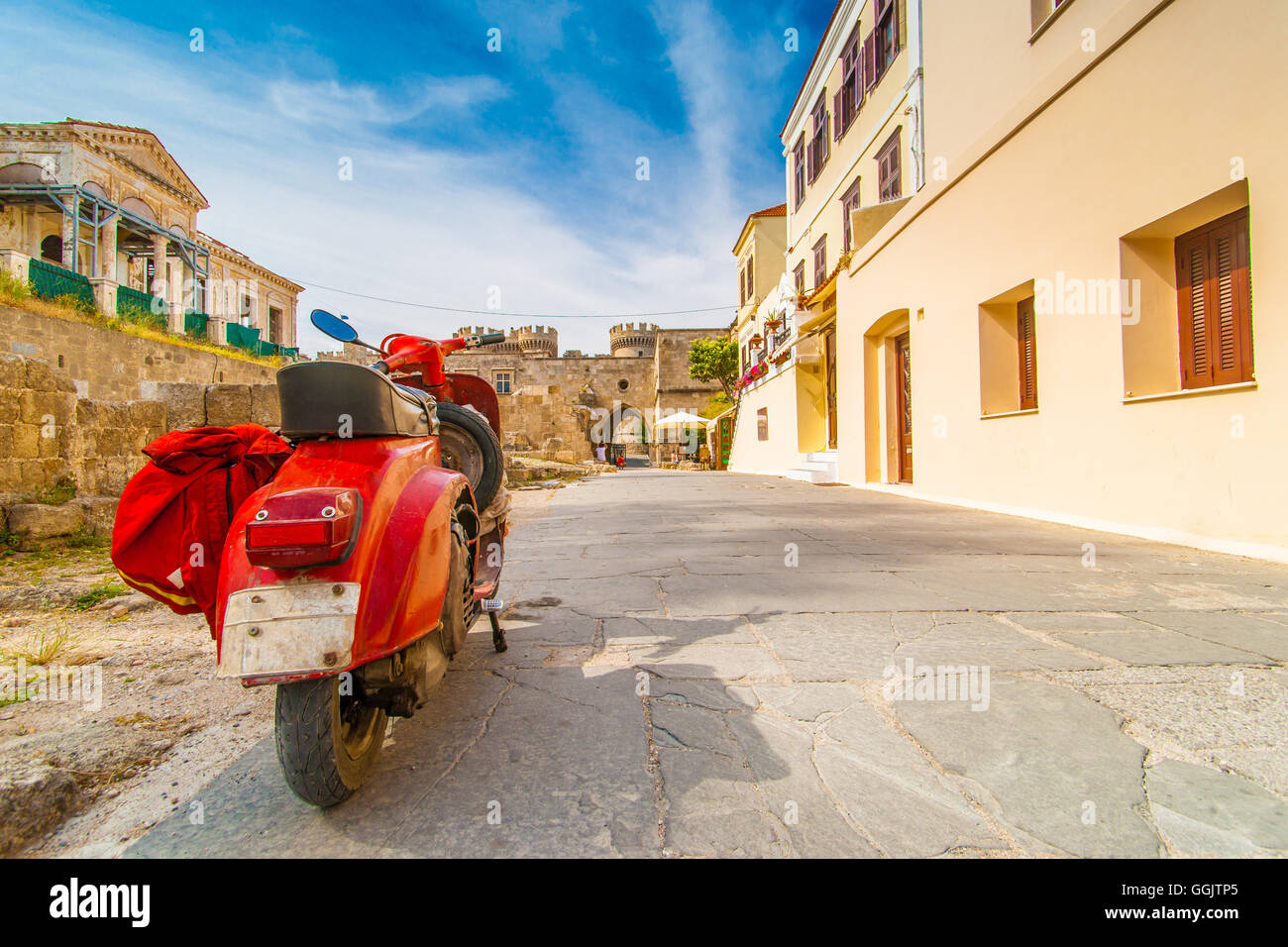 Roten Motobike in Rhodos, Griechenland Stockfoto