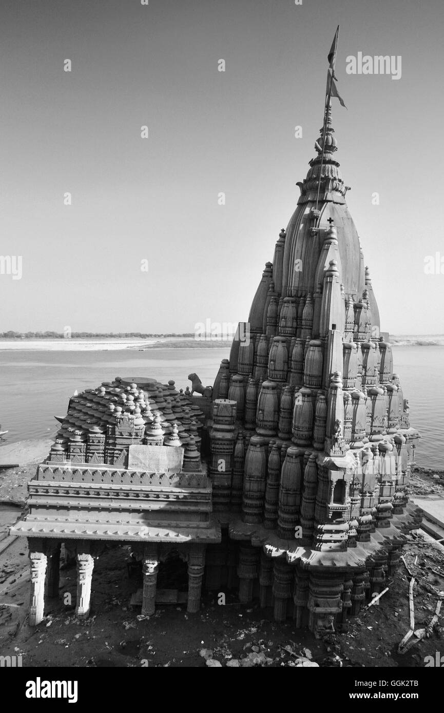 Hindu-Tempel entlang des Ganges, Varanasi, Indien Stockfoto