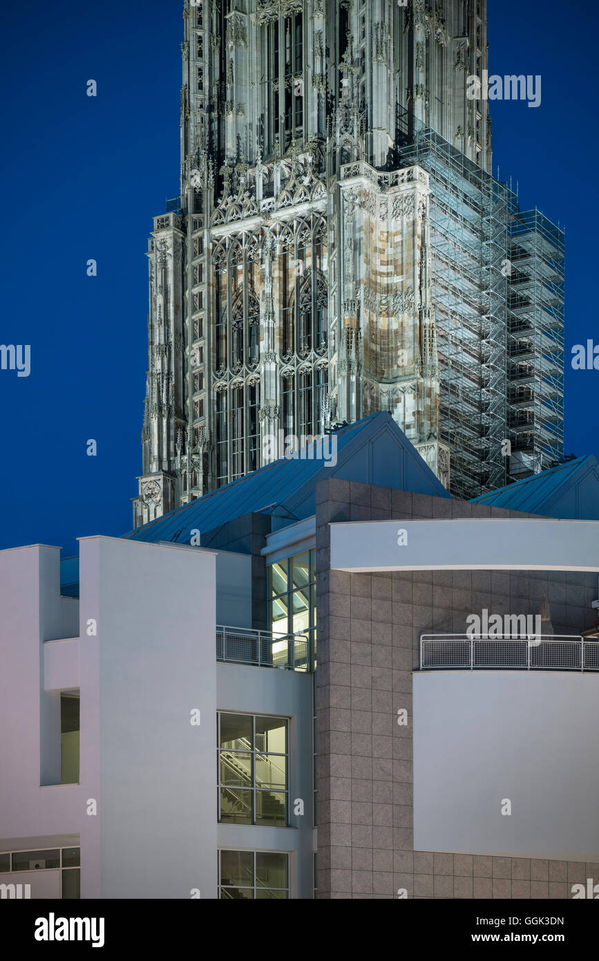 Blick auf Ulm Dom und Rathaus von Architekt Richard Meier in der Nacht, Ulm, schwäbische Alp