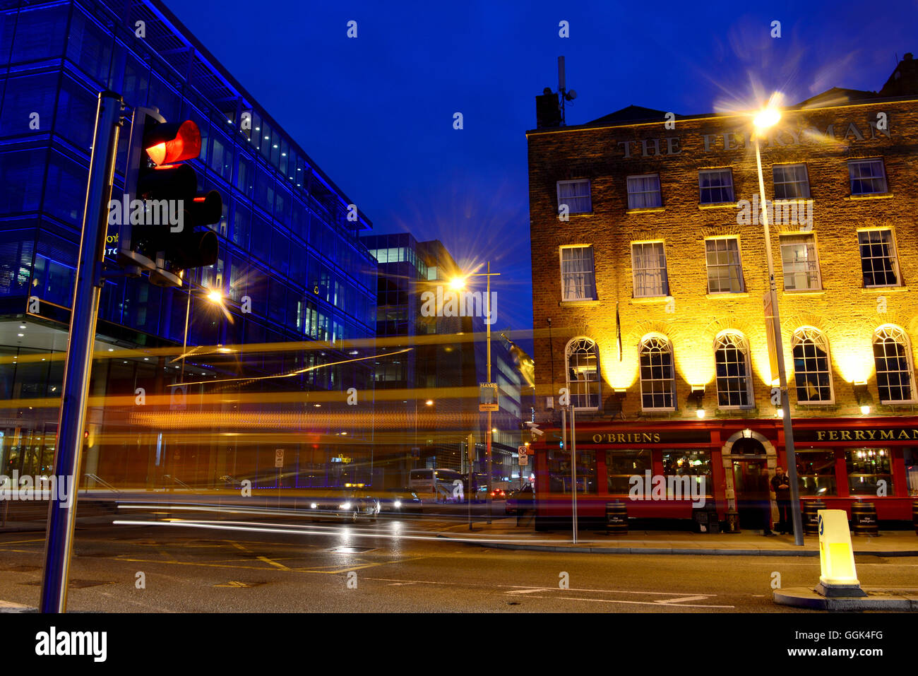 Pub in der Nähe der Liffey River, Docklands, Dublin, Irland Stockfoto