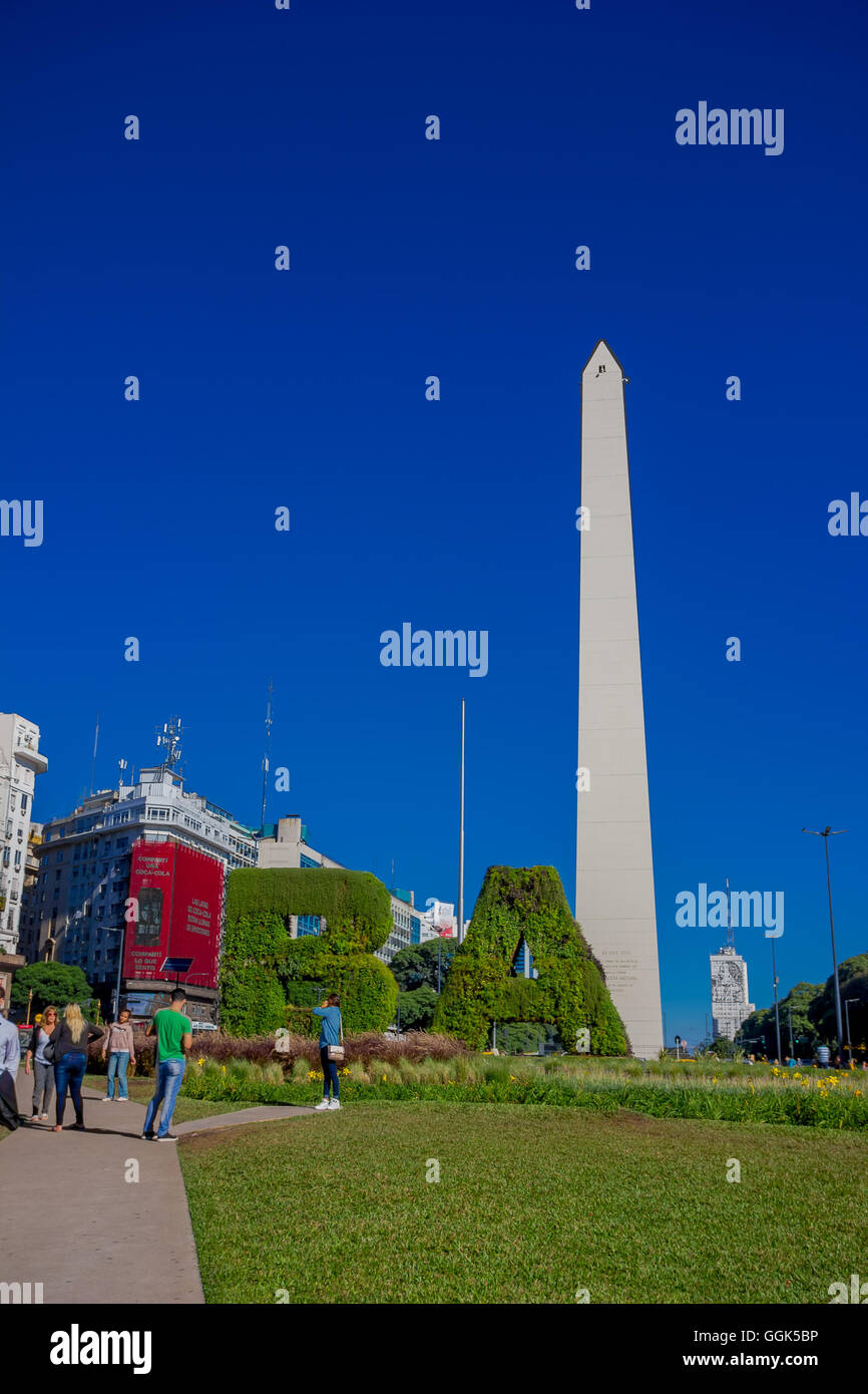 BUENOS AIRES, Argentinien - 2. Mai 2016: der Obelisk von Buenos Aires ist eine traditionelle und historische Gebäude in Plaza De La Republica, in der Interseccion 9 de Julio und Corrientes Avenue Stockfoto