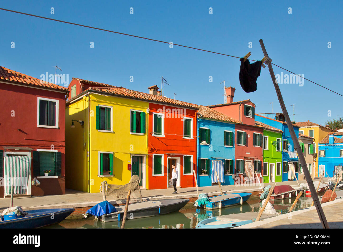 Bunte Häuser entlang des Kanals, Burano, in der Nähe von Venedig, Veneto, Italien, Europa Stockfoto