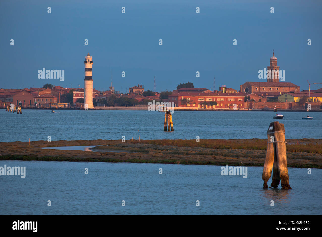 Leuchtturm der Insel Murano bei Dämmerung, Murano, Venedig, Italien, Europa Stockfoto