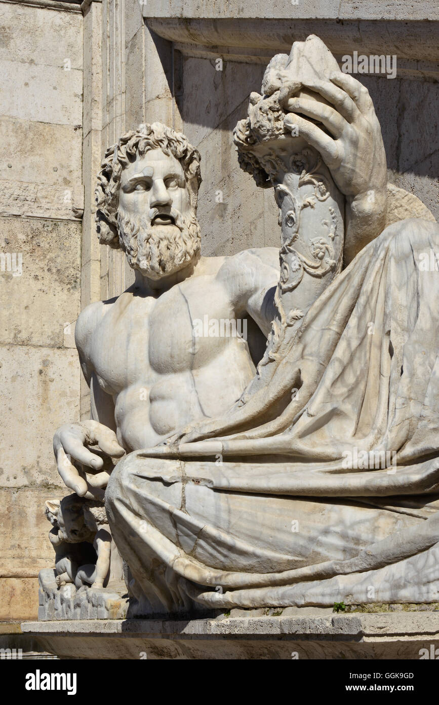 Fluss Tiber Gott monumentale Statue im Kapitolinischen Hügel Square, Rom Stockfoto