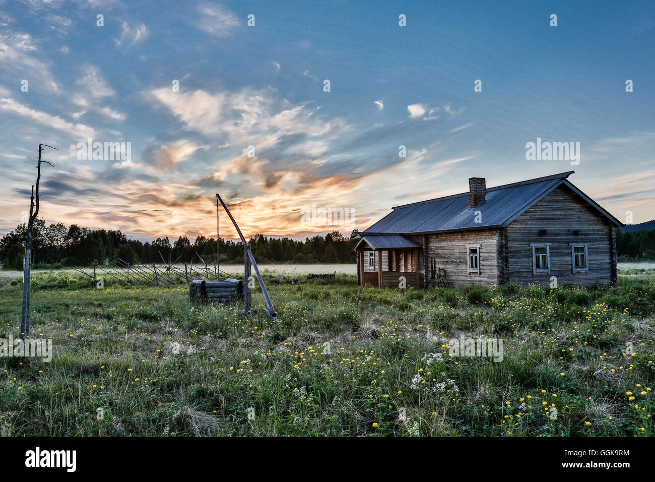 Ein Neuaufbau Siedler Haus, Vartiolampi, Paanajaervi National Park, Republik Karelien, Russland Stockfoto