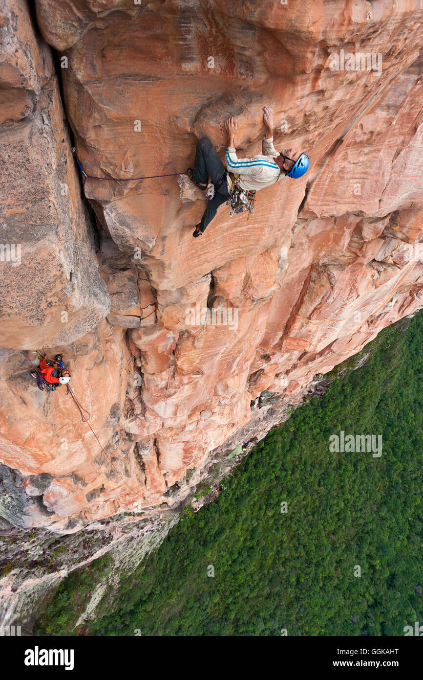 Kletterer Kurt Albert im Fegefeuer IX, Acopan Tepui Macizo de Chimanta, Venezuela Stockfoto