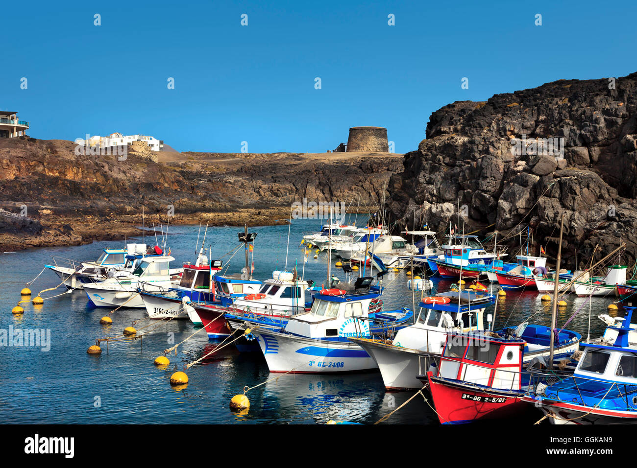Hafen und Wehrturm El Tolston, El Cotillo, Fuerteventura, Kanarische Inseln, Spanien Stockfoto