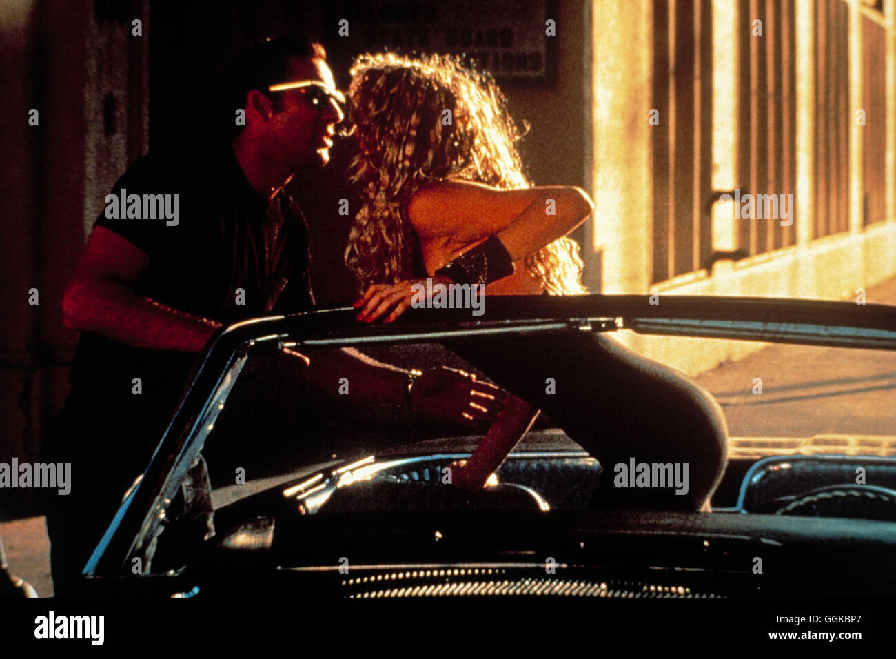 WILD AT HEART - DIE GESCHICHTE VON SAILOR UND LULA / Wild at Heart USA 1990 / David-Lynch-Szene Mit NICOLAS CAGE (Sailor) und LAURA DERN (Lula). Regie: David Lynch aka. Wild am Herzen Stockfoto
