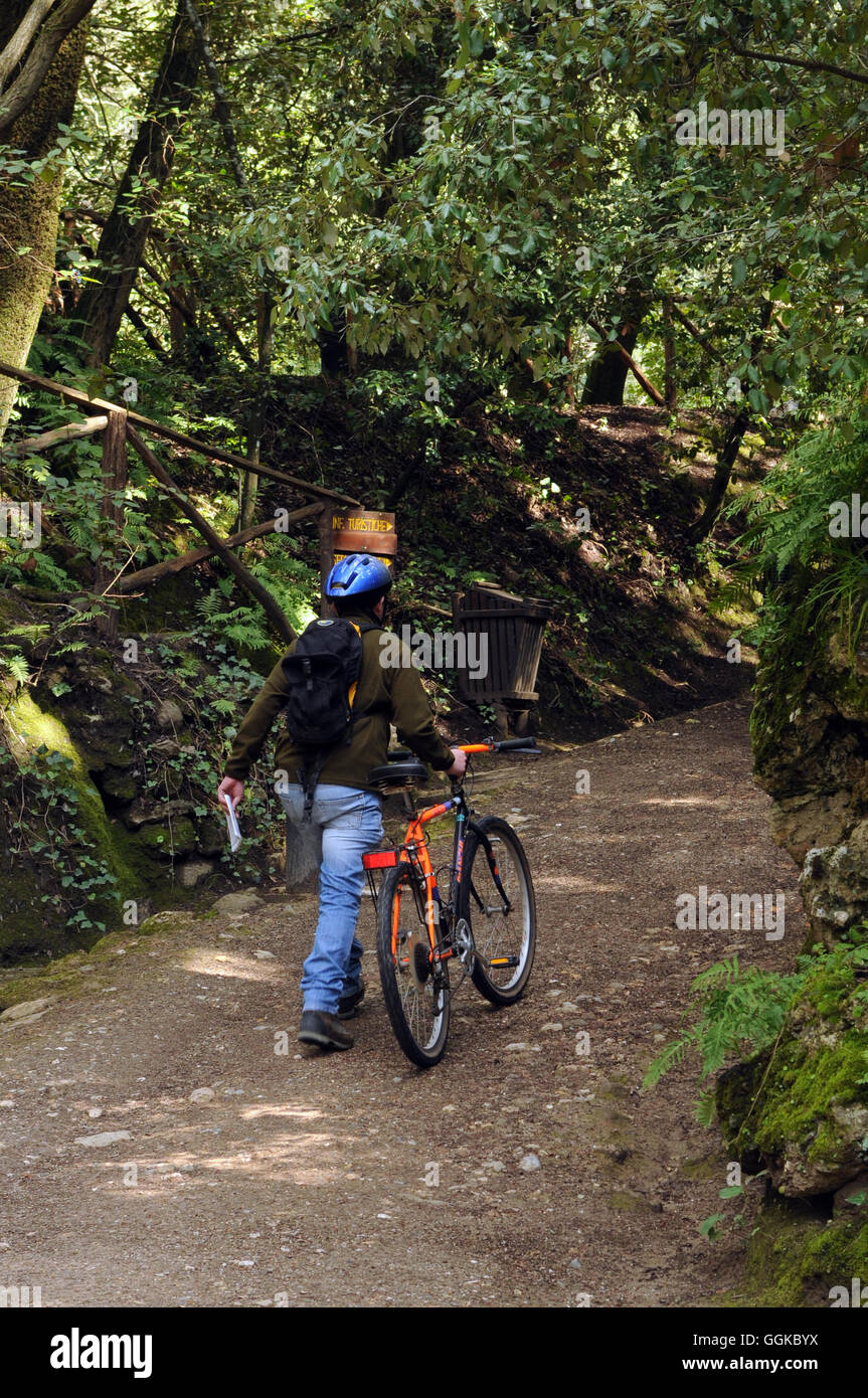 Radfahrer in Aimerych Park, Laconi, Sardinien, Italien Stockfoto