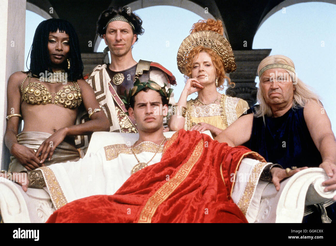 GERMANIKUS / Germanikus G 2004 / Hans Christian Müller Saba (SYLVIANA AISSATOU THIAM), Präfekt (RUFUS BECK), Tusnelda (GISELA SCHNEEBERGER), Germanikus (GERHARD POLT) Und Kaiser Titus (MORITZ BLEIBTREU) Regie: Hans Christian M Ller aka. Germanikus Stockfoto
