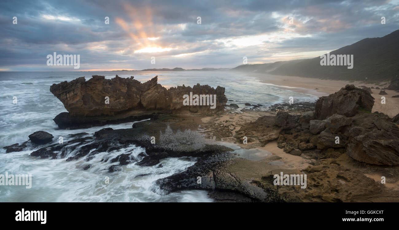 Küstenlandschaft am Indischen Ozean, Knysna, Brenton on Sea, Western Cape, Südafrika Stockfoto
