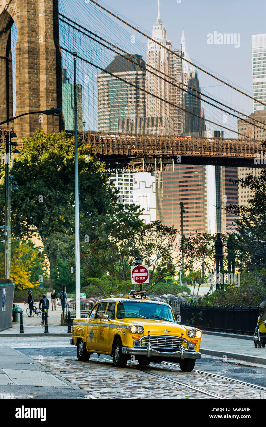 60er Jahre style Checker Cab Taxi, Dumbo, Brooklyn, New York, USA Stockfoto