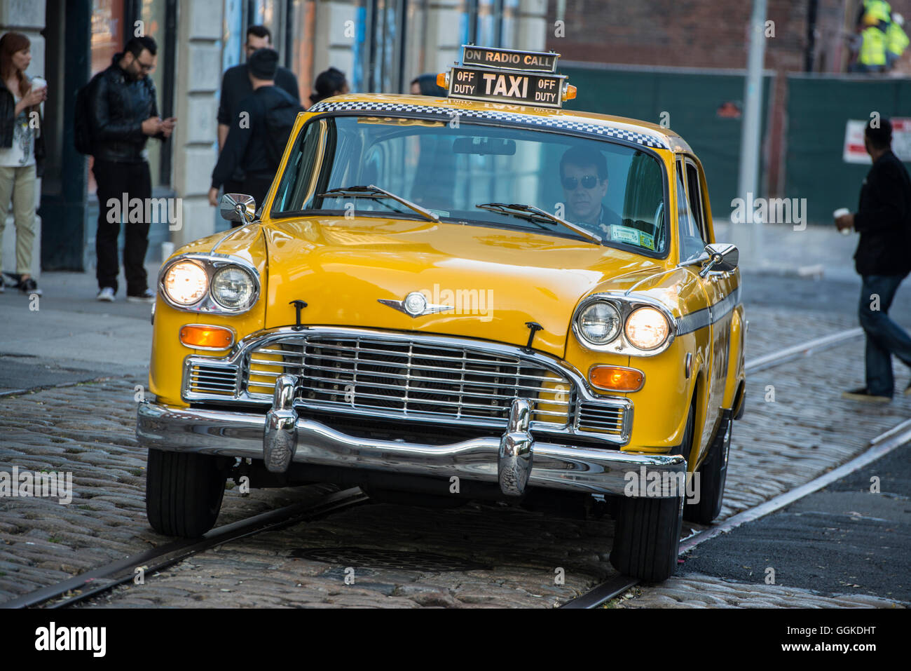 60er Jahre style Checker Cab Taxi, Dumbo, Brooklyn, New York, USA Stockfoto