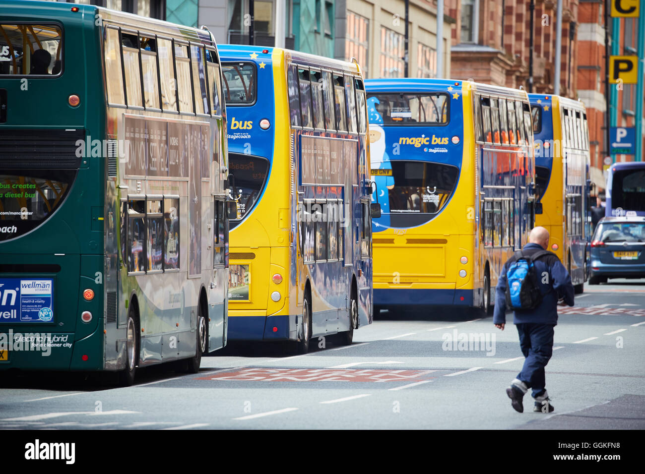 Manchester Oxford Straße Bus Korridor Bus Busse angehalten Doppeldecker einzelne Flotte Trainer Unternehmen Flotte Livree Wilmslow Straße bu Stockfoto