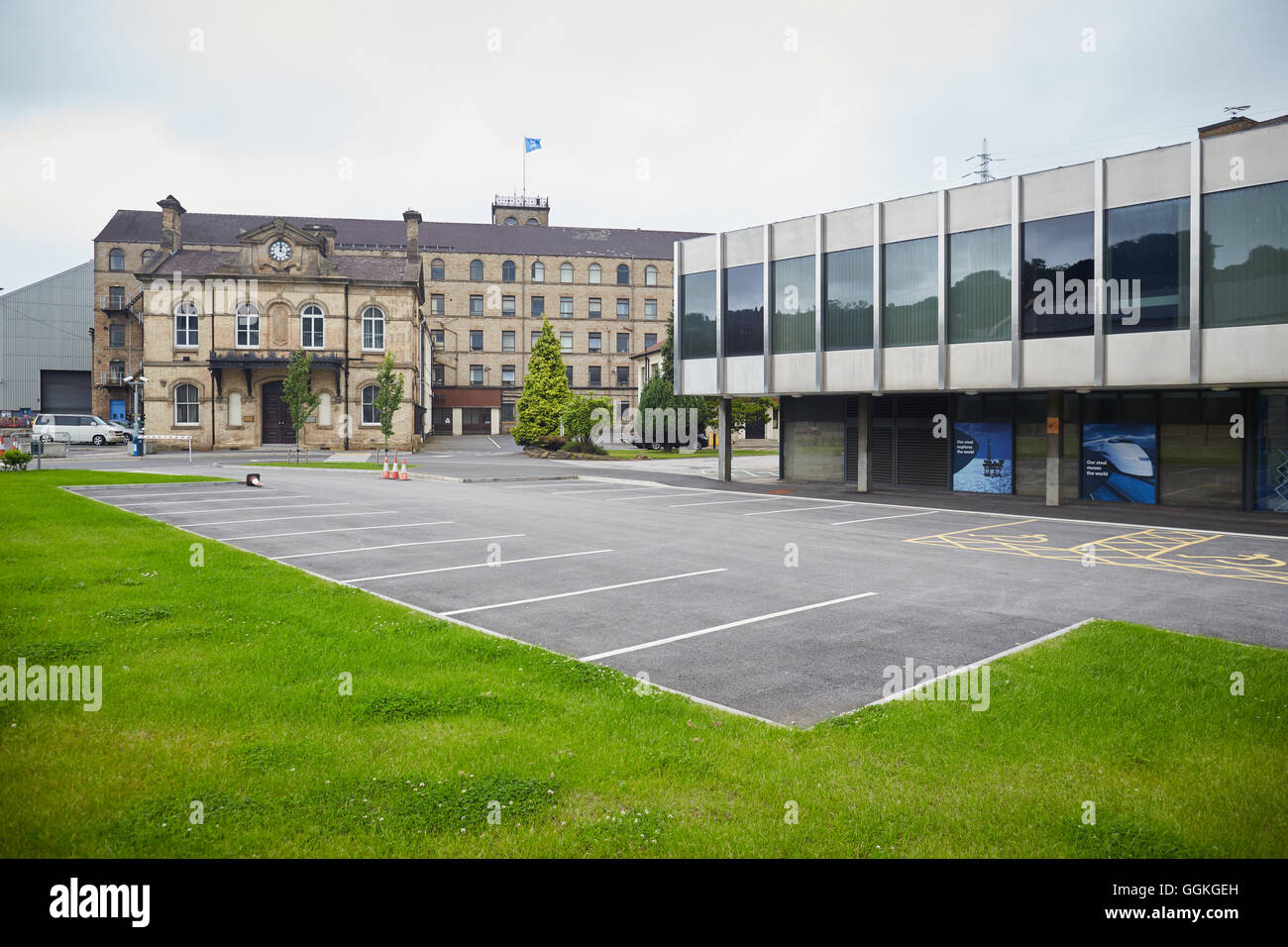 Tata steel Website STOCKSBRIDGE Sheffield Gebäude von Samuel Fox Werke Uhr Hauptgebäude Sandstein TATA Stahl Werke und eine Stockfoto