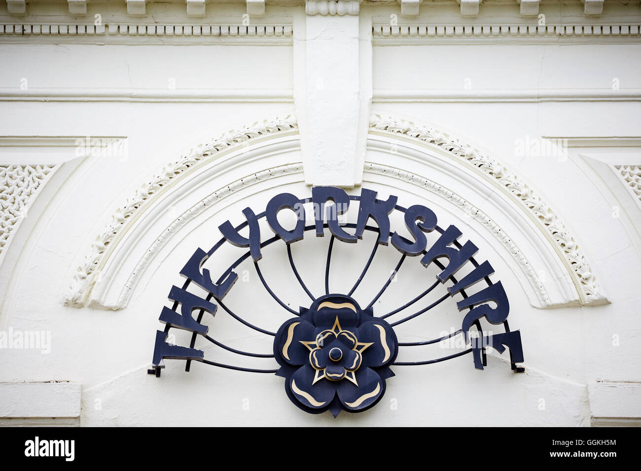 Harrogate Yorkshire Hotel unterschreiben The Yorkshire Hotel Schild rose Logo Tür Prospect Place Hotel Regency-Stil Detail Namensschild Stockfoto